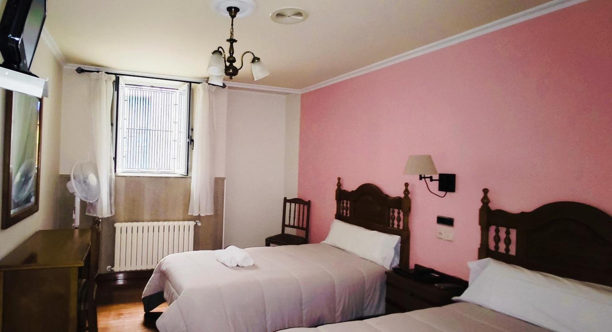 Pico Sacro I Hostal-Pension Santiago De Compostela Zimmer foto